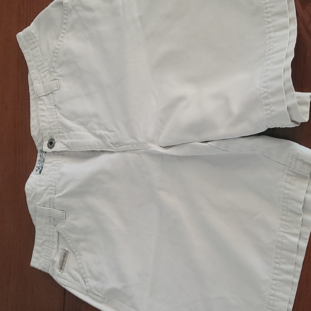 Columbia Women's 14 Light khaki short